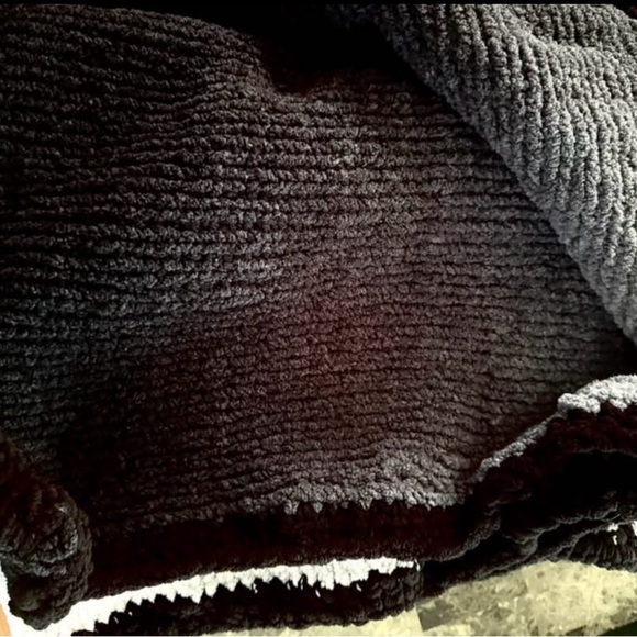 Handmade Cozy Two-Tone Baby Blanket - Picture 5 of 5